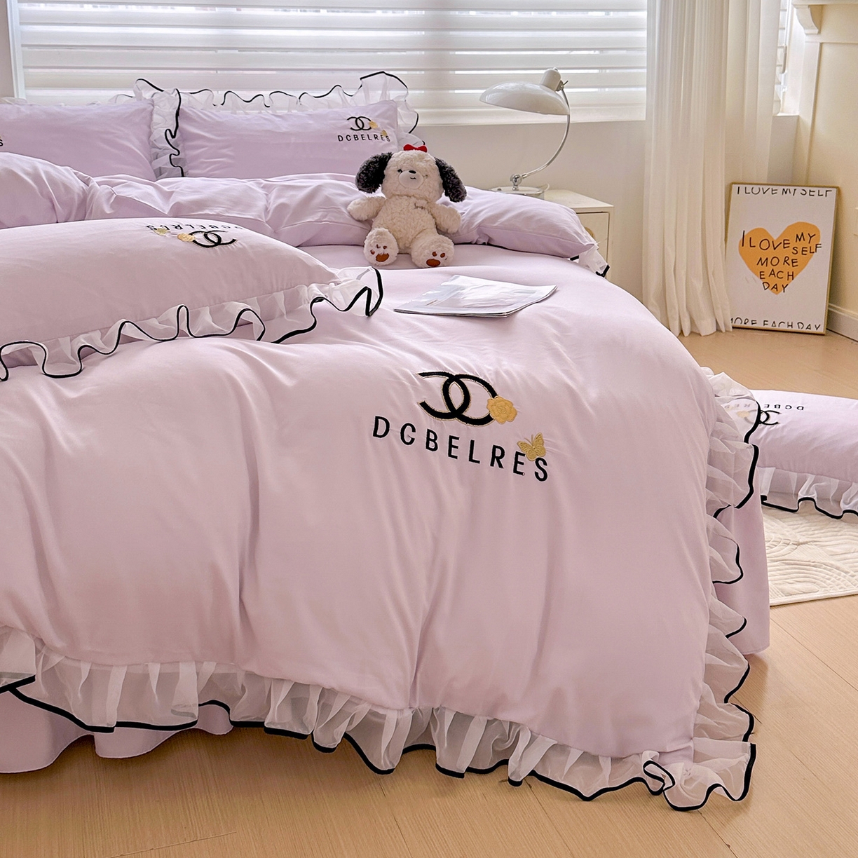 91家纺网 家纺一手货源 找家纺 艺玲家纺 2025新款韩版亲肤水洗棉刺绣花边床裙四件套 香香小姐-浅紫