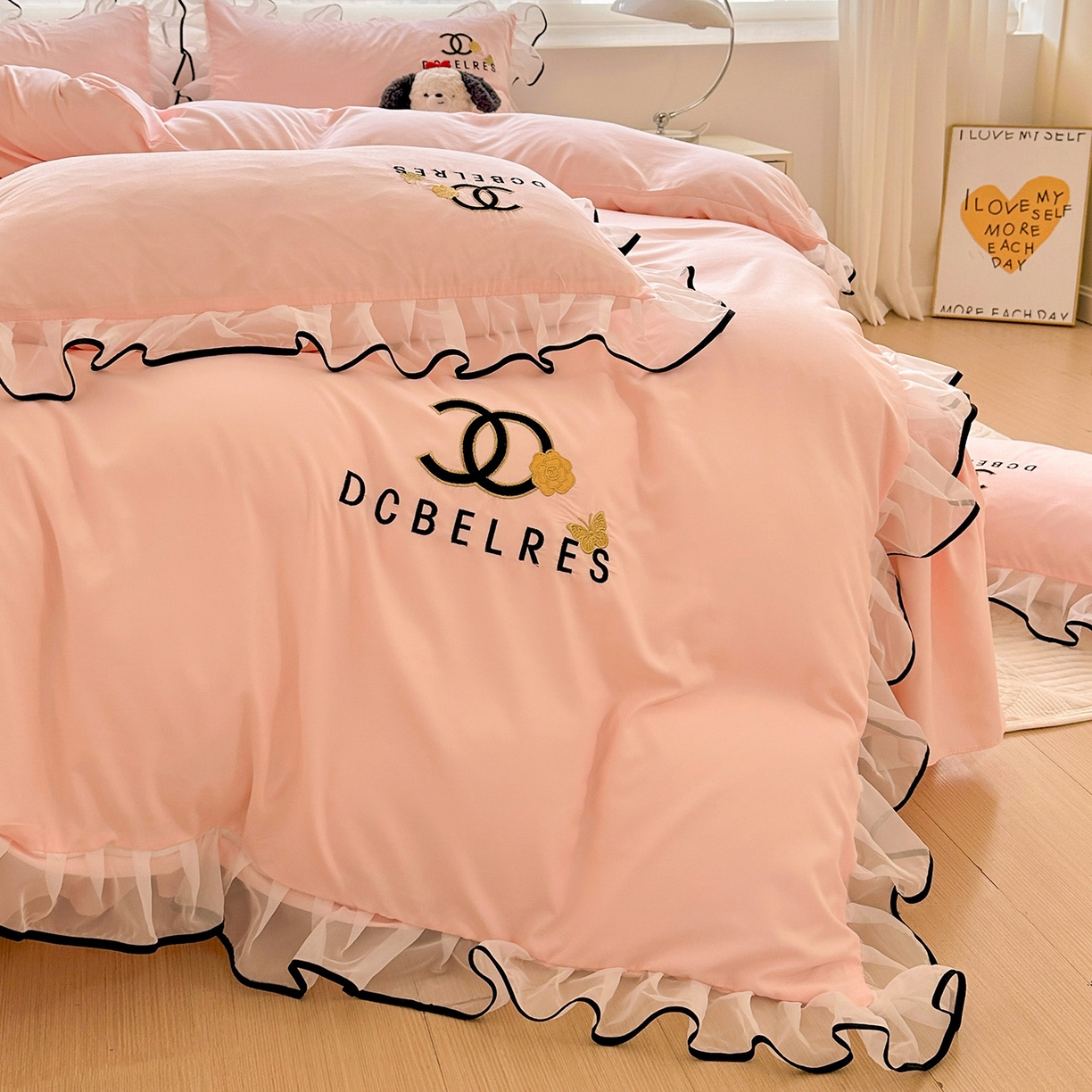 91家纺网 家纺一手货源 找家纺 （总）艺玲家纺 2025新款韩版亲肤水洗棉刺绣花边床裙四件套