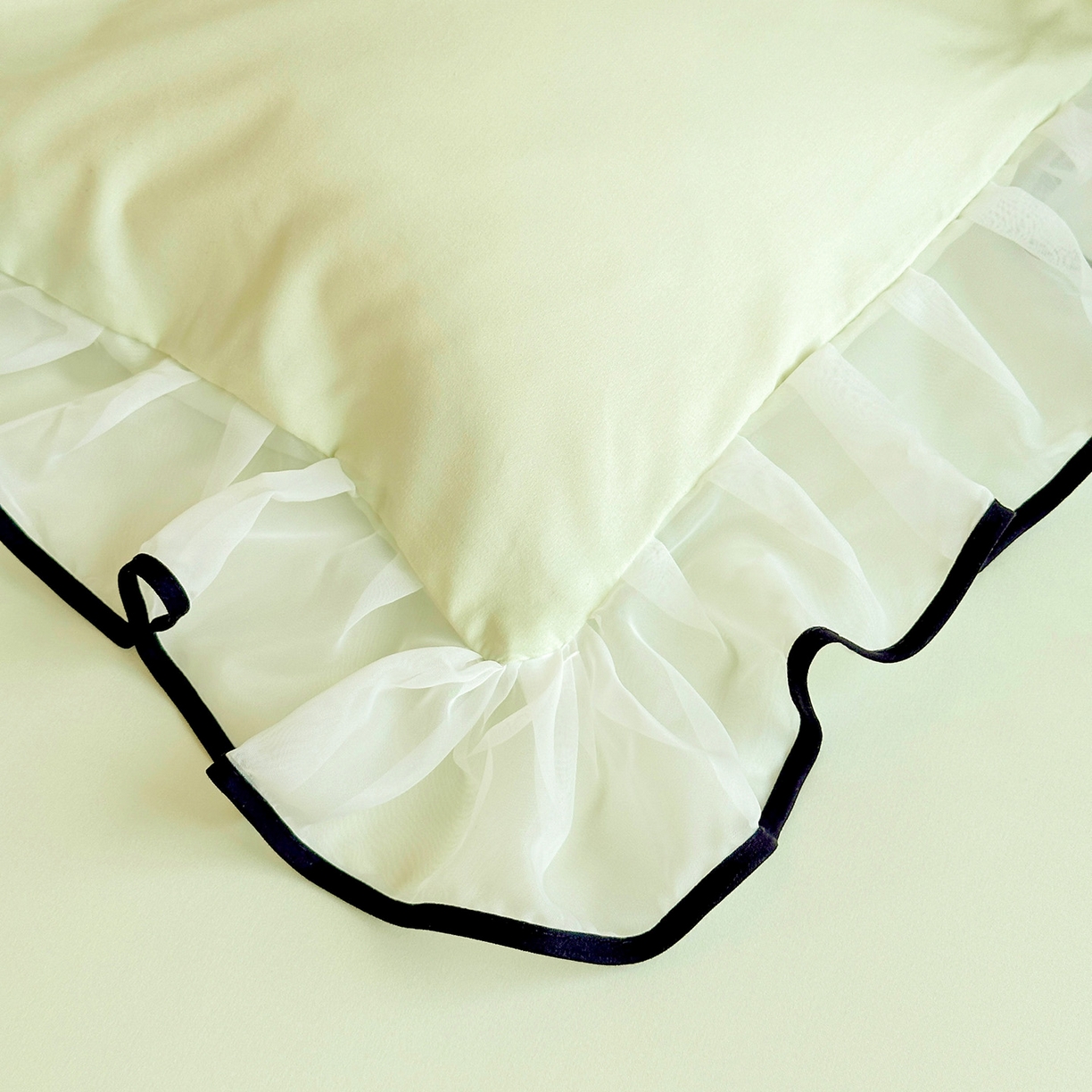 91家纺网 家纺一手货源 找家纺 艺玲家纺 2025新款韩版亲肤水洗棉刺绣花边床裙四件套 香香小姐-浅绿