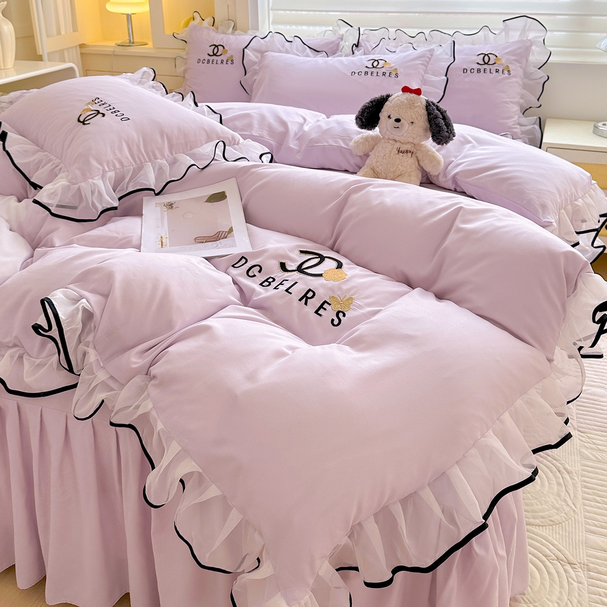 91家纺网 家纺一手货源 找家纺 艺玲家纺 2025新款韩版亲肤水洗棉刺绣花边床裙四件套 香香小姐-浅紫