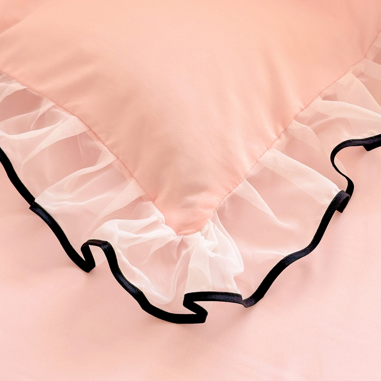 91家纺网 家纺一手货源 找家纺 艺玲家纺 2025新款韩版亲肤水洗棉刺绣花边床裙四件套 香香小姐-粉玉