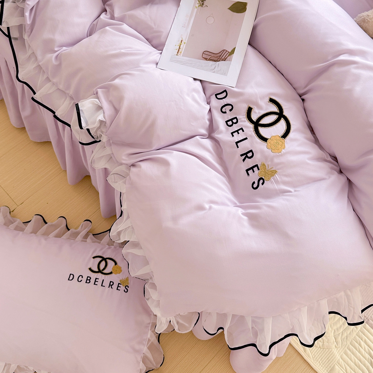 91家纺网 家纺一手货源 找家纺 艺玲家纺 2025新款韩版亲肤水洗棉刺绣花边床裙四件套 香香小姐-浅紫