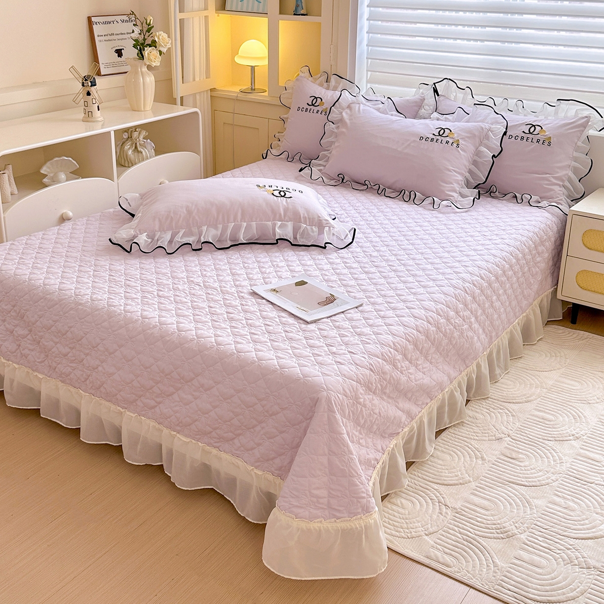 91家纺网 家纺一手货源 找家纺 艺玲家纺 2025新款韩版亲肤水洗棉刺绣花边床裙四件套 香香小姐-浅紫