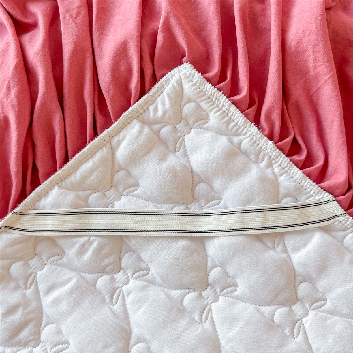 91家纺网 家纺一手货源 找家纺 屹成家纺 2025新款水洗棉床裙款四件套-倾城 倾城-豆沙