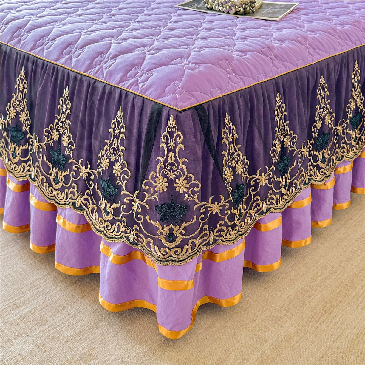 91家纺网 家纺一手货源 找家纺 屹成家纺 2025新款水洗棉床裙款四件套-倾城 倾城-浅紫