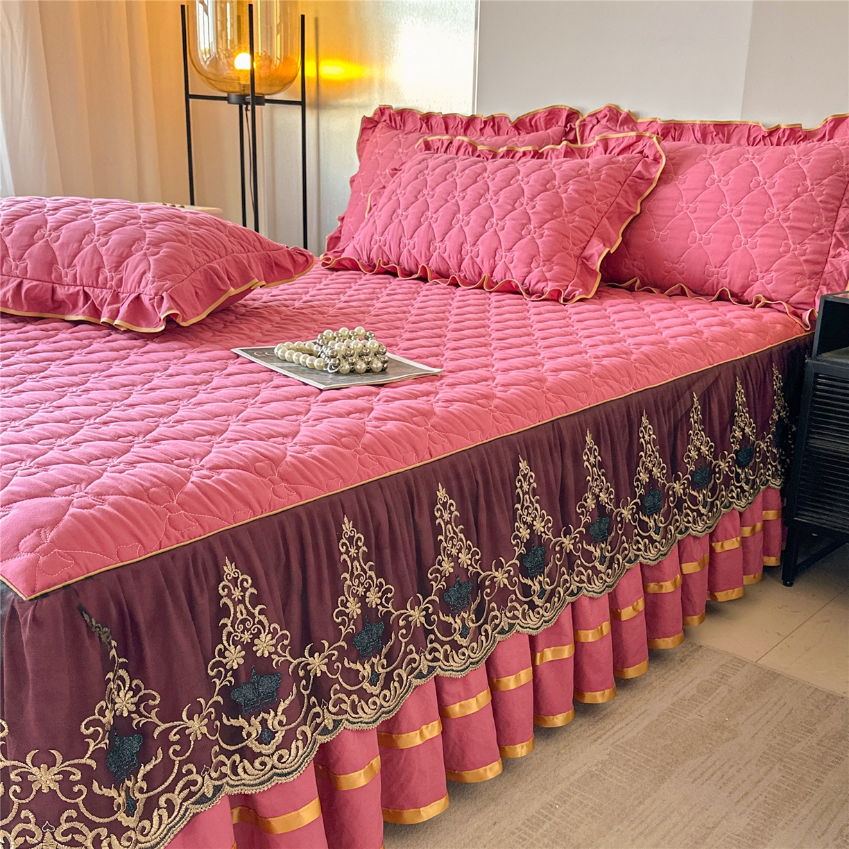 91家纺网 家纺一手货源 找家纺 屹成家纺 2025新款水洗棉床裙款四件套-倾城 倾城-豆沙