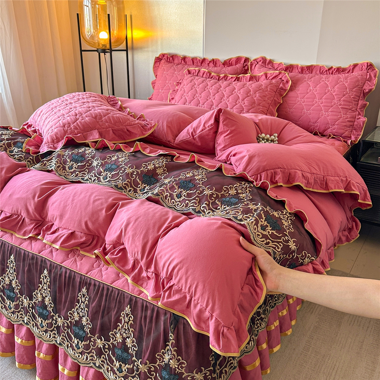 屹成家纺 2025新款水洗棉床裙款四件套-倾城 倾城-豆沙