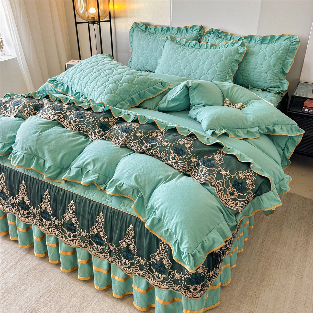 91家纺网 家纺一手货源 找家纺 屹成家纺 2025新款水洗棉床裙款四件套-倾城 倾城-橄榄绿