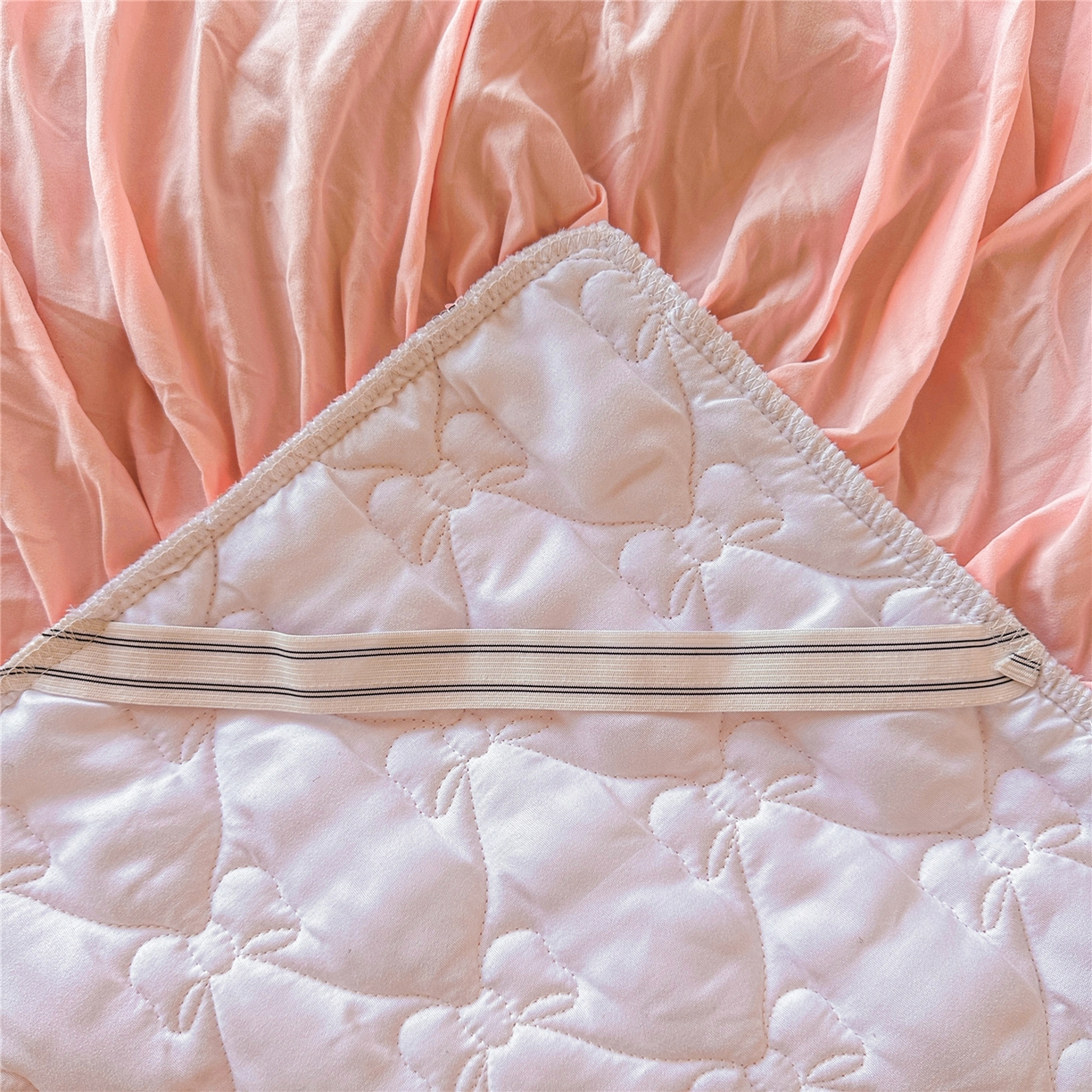 91家纺网 家纺一手货源 找家纺 屹成家纺 2025新款水洗棉床裙款四件套-倾城 倾城-粉玉