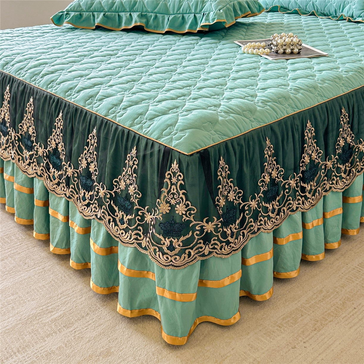 91家纺网 家纺一手货源 找家纺 屹成家纺 2025新款水洗棉床裙款四件套-倾城 倾城-橄榄绿