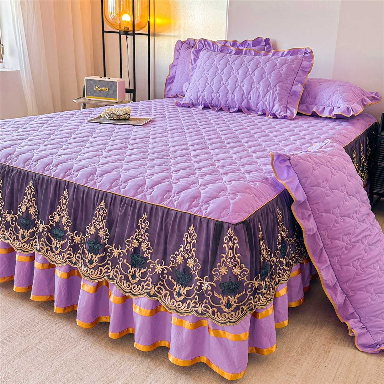 91家纺网 家纺一手货源 找家纺 屹成家纺 2025新款水洗棉床裙款四件套-倾城 倾城-浅紫