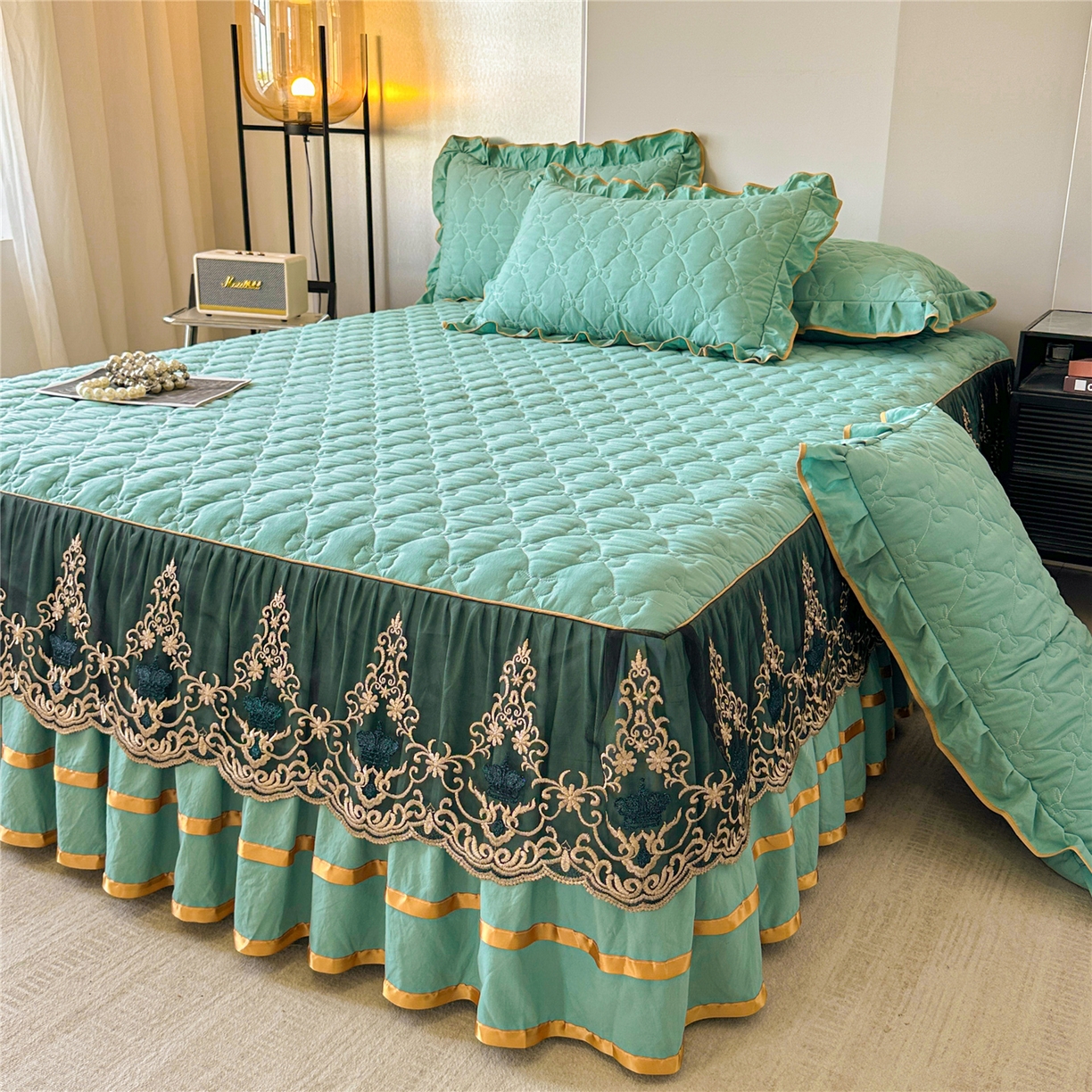 91家纺网 家纺一手货源 找家纺 屹成家纺 2025新款水洗棉床裙款四件套-倾城 倾城-橄榄绿