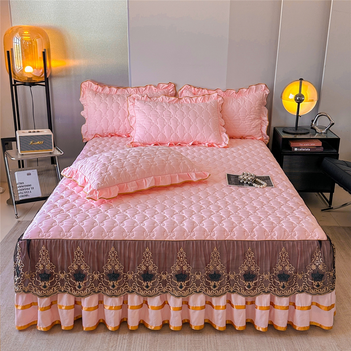 91家纺网 家纺一手货源 找家纺 屹成家纺 2025新款水洗棉床裙款四件套-倾城 倾城-粉玉