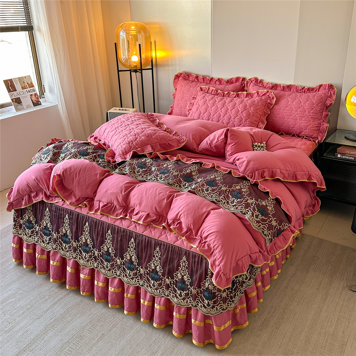 91家纺网 家纺一手货源 找家纺 屹成家纺 2025新款水洗棉床裙款四件套-倾城 倾城-豆沙