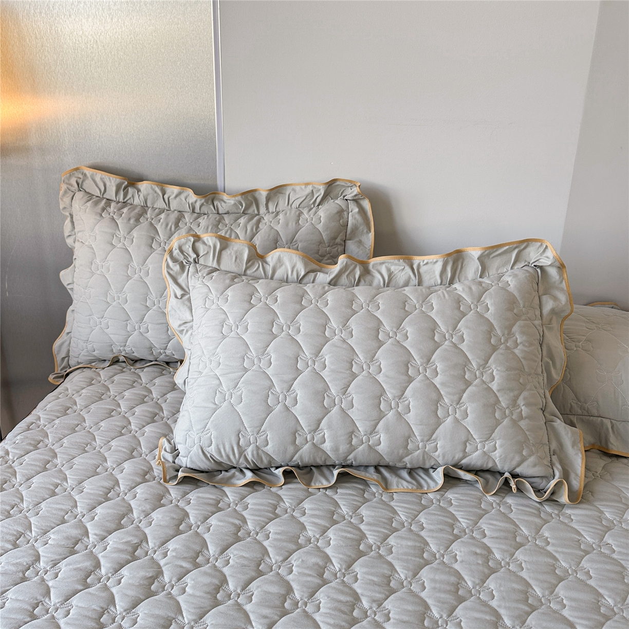 91家纺网 家纺一手货源 找家纺 屹成家纺 2025新款水洗棉单床裙 床裙单件-倾城 倾城-银灰