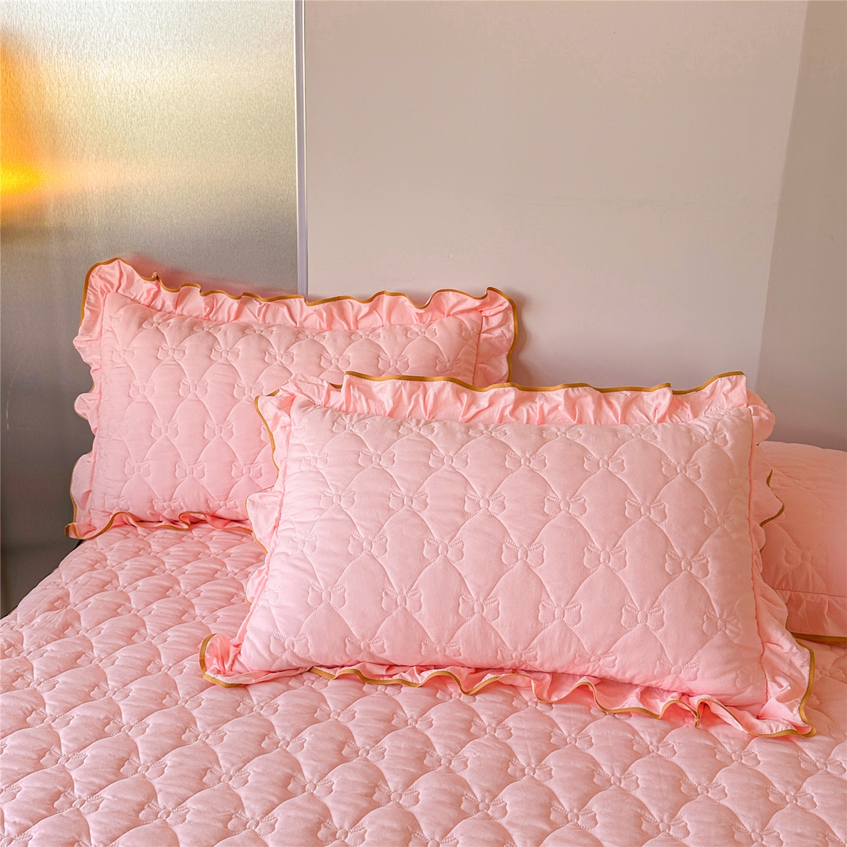 91家纺网 家纺一手货源 找家纺 屹成家纺 2025新款水洗棉单床裙 床裙单件-倾城 倾城-粉玉