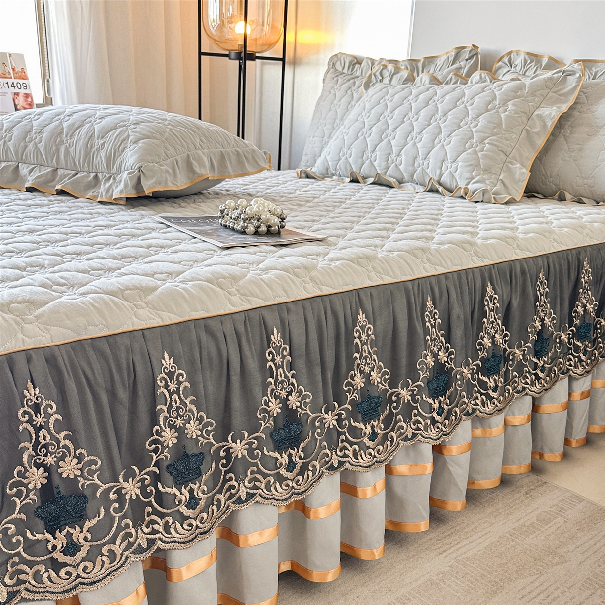 91家纺网 家纺一手货源 找家纺 屹成家纺 2025新款水洗棉单床裙 床裙单件-倾城 倾城-银灰