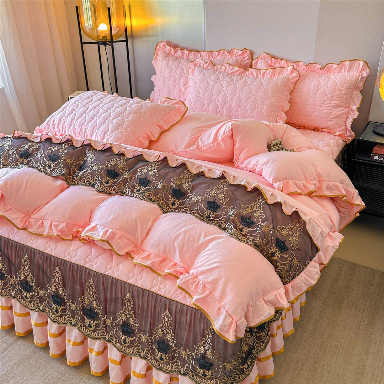 91家纺网 家纺一手货源 找家纺 屹成家纺 2025新款水洗棉单床裙 床裙单件-倾城 倾城-粉玉