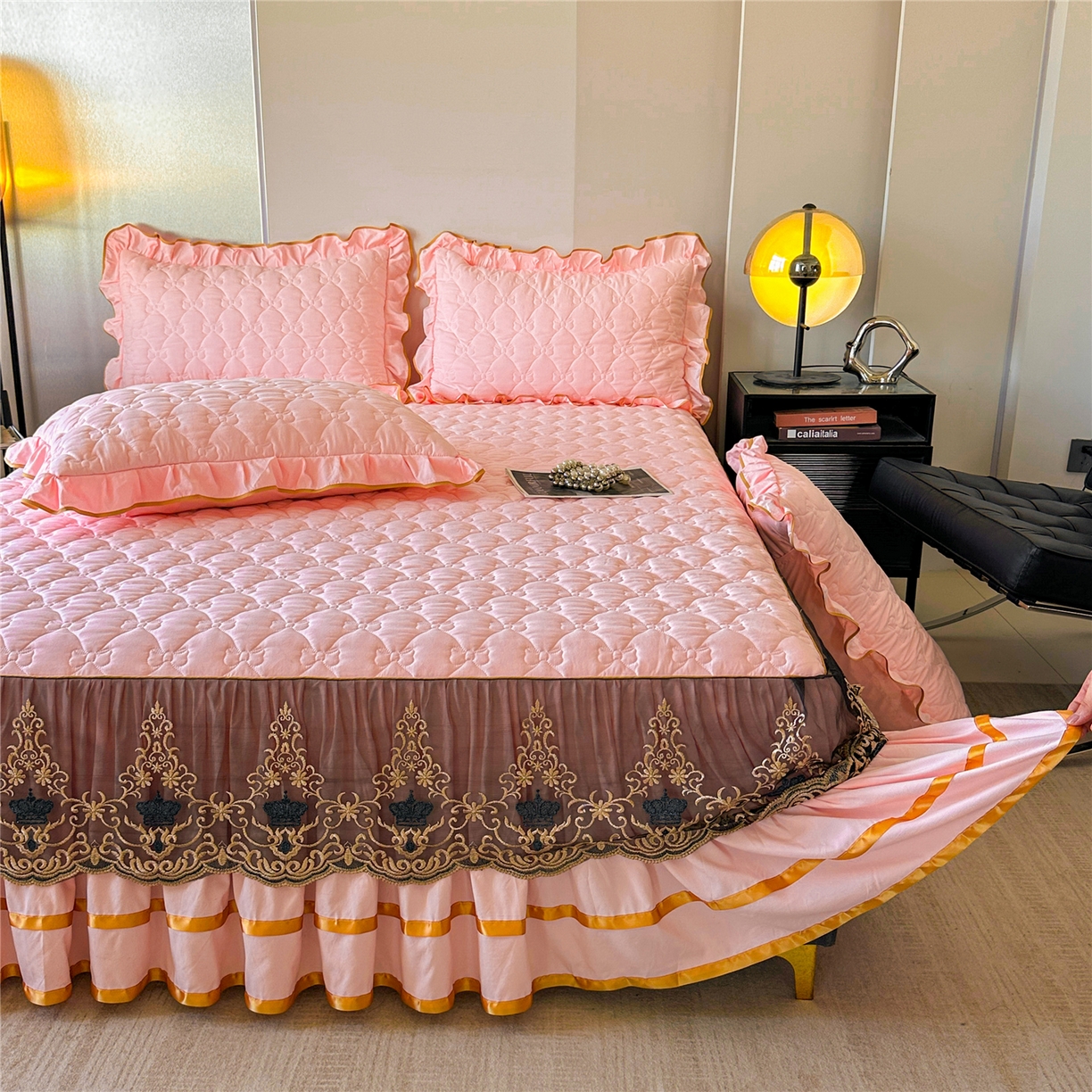 91家纺网 家纺一手货源 找家纺 屹成家纺 2025新款水洗棉单床裙 床裙单件-倾城 倾城-粉玉