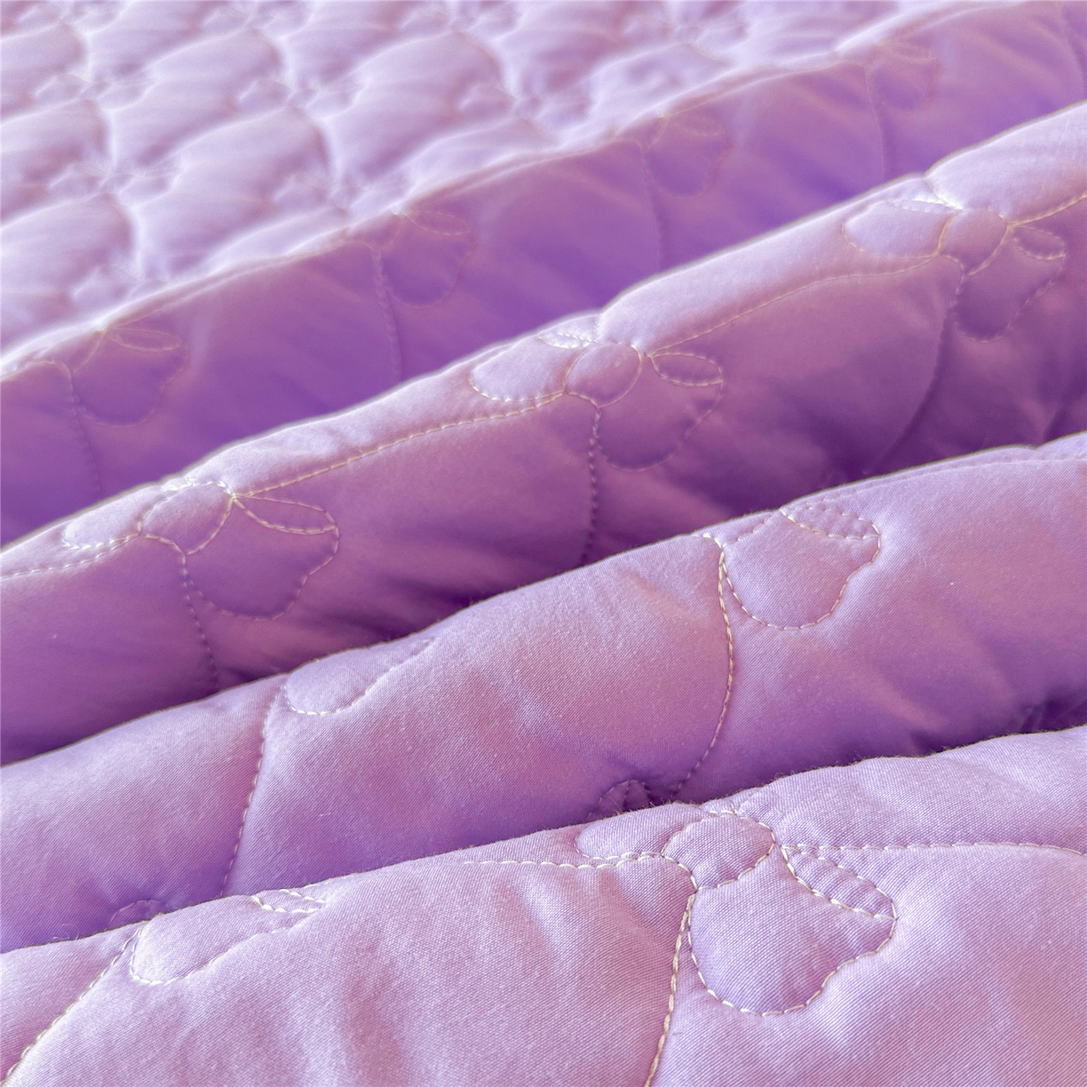 91家纺网 家纺一手货源 找家纺 屹成家纺 2025新款水洗棉单床裙 床裙单件-倾城 倾城-浅紫