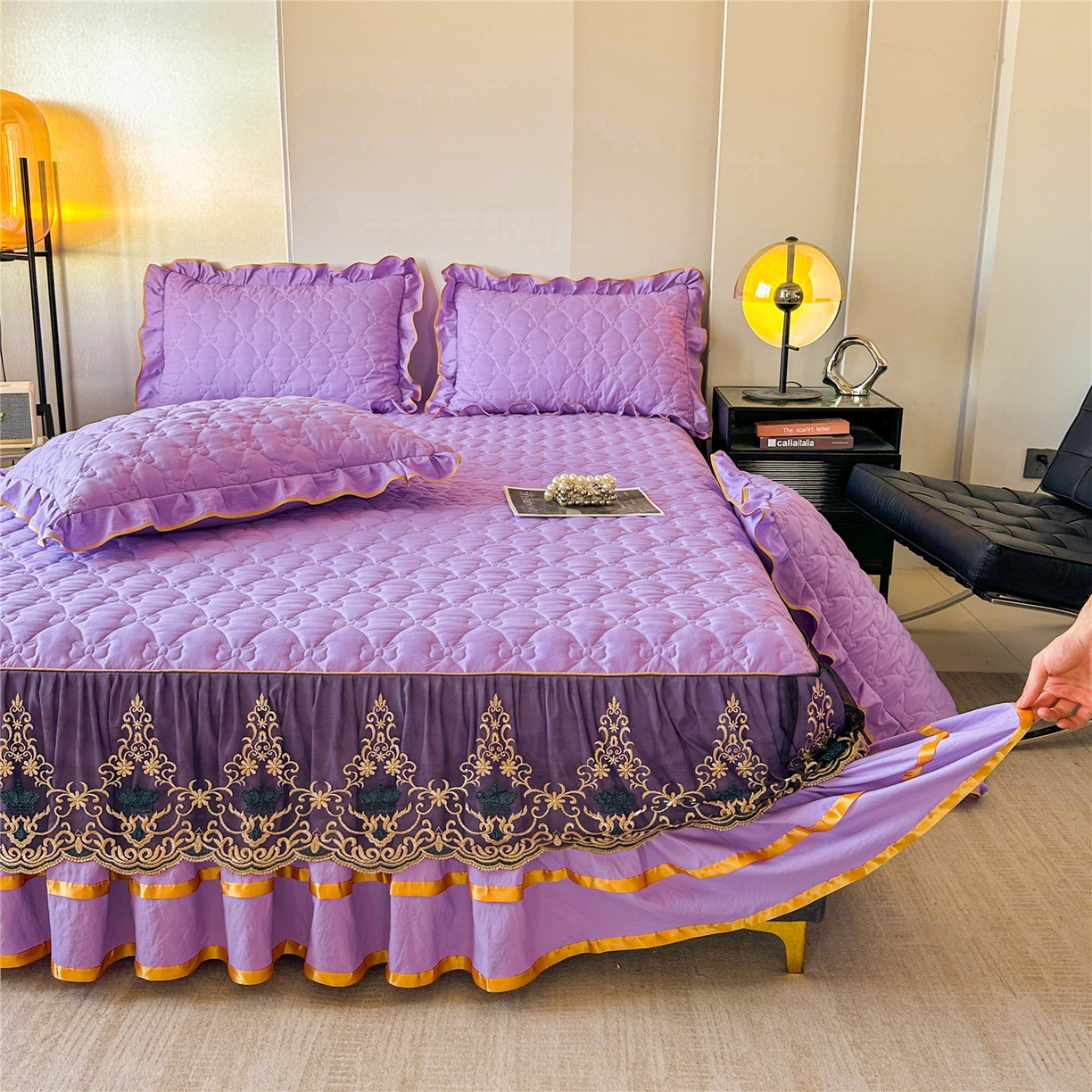 91家纺网 家纺一手货源 找家纺 屹成家纺 2025新款水洗棉单床裙 床裙单件-倾城 倾城-浅紫