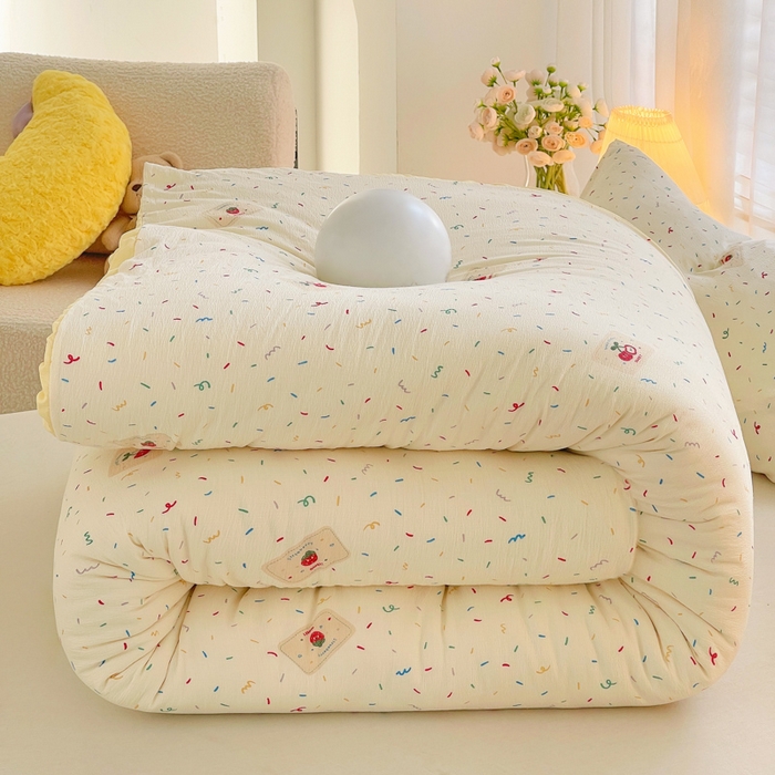 91家纺网 家纺一手货源 找家纺 2025新款双层纱可拆洗棉花被 樱桃点点