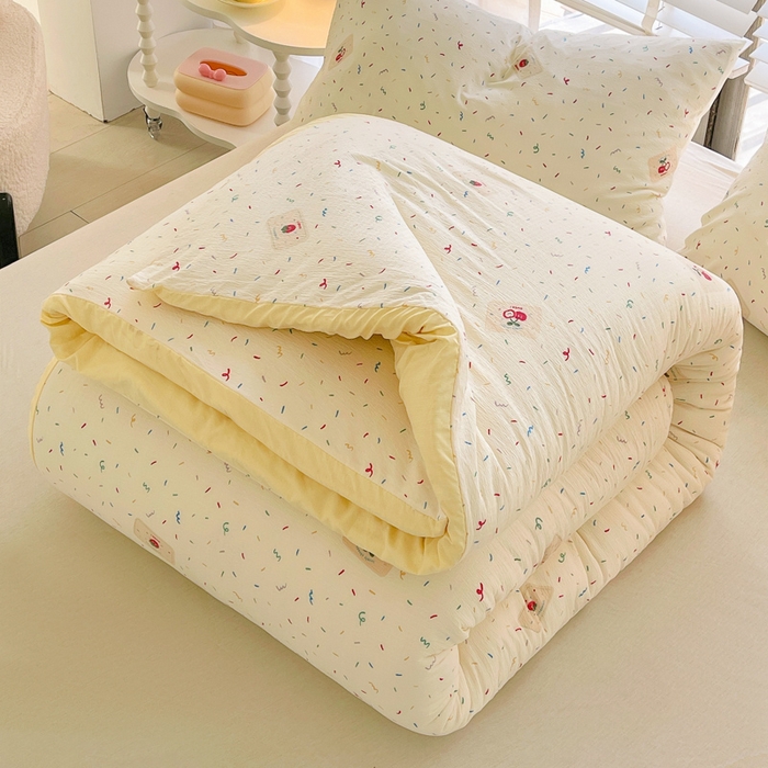 91家纺网 家纺一手货源 找家纺 2025新款双层纱可拆洗棉花被 樱桃点点