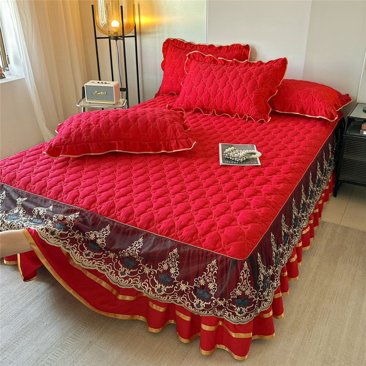 91家纺网 家纺一手货源 找家纺 屹成家纺 2025新款水洗棉单床裙 床裙单件-倾城 倾城-大红