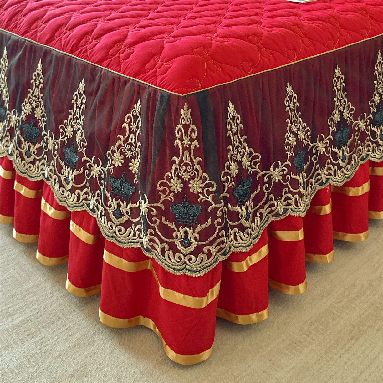 91家纺网 家纺一手货源 找家纺 屹成家纺 2025新款水洗棉单床裙 床裙单件-倾城 倾城-大红