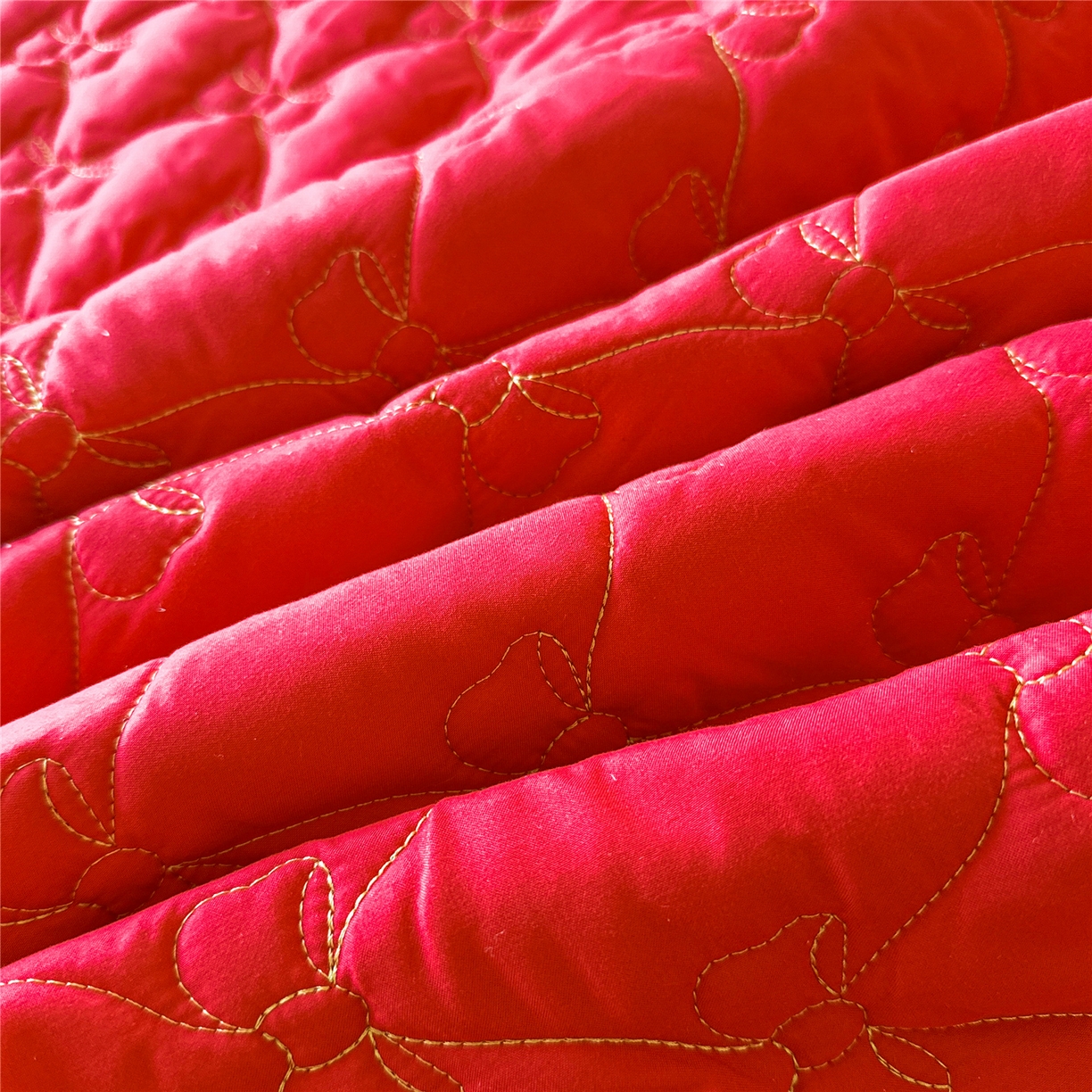 91家纺网 家纺一手货源 找家纺 屹成家纺 2025新款水洗棉单床裙 床裙单件-倾城 倾城-大红