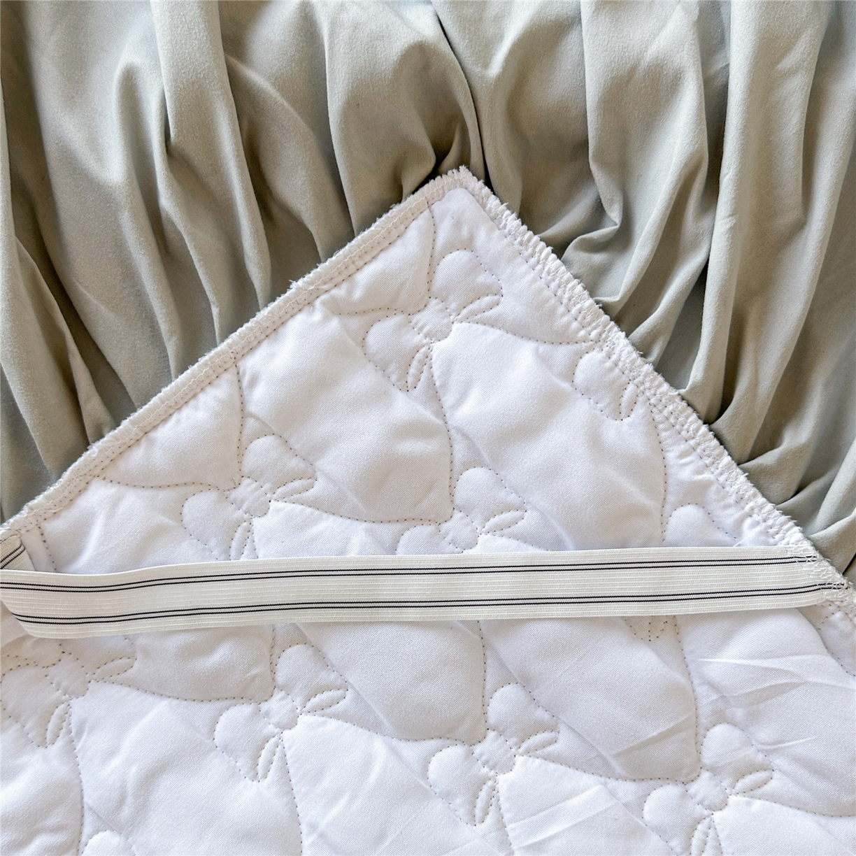 91家纺网 家纺一手货源 找家纺 屹成家纺 2025新款水洗棉单床裙 床裙单件-倾城 倾城-银灰