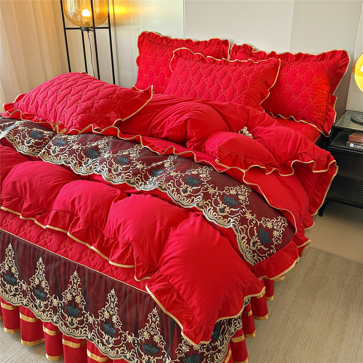 91家纺网 家纺一手货源 找家纺 屹成家纺 2025新款水洗棉单床裙 床裙单件-倾城 倾城-大红