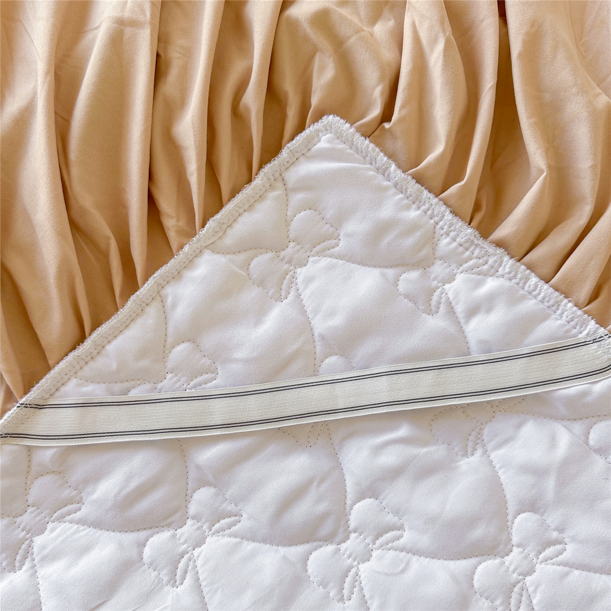 91家纺网 家纺一手货源 找家纺 屹成家纺 2025新款水洗棉单床裙 床裙单件-倾城 倾城-卡其