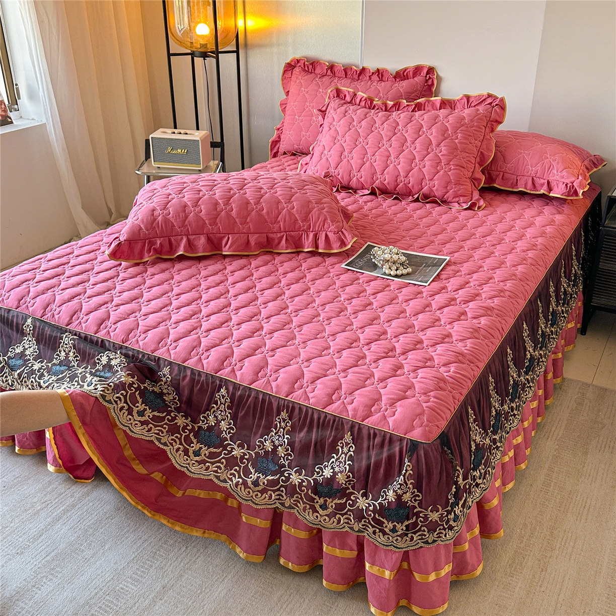 91家纺网 家纺一手货源 找家纺 屹成家纺 2025新款水洗棉单床裙 床裙单件-倾城 倾城-豆沙