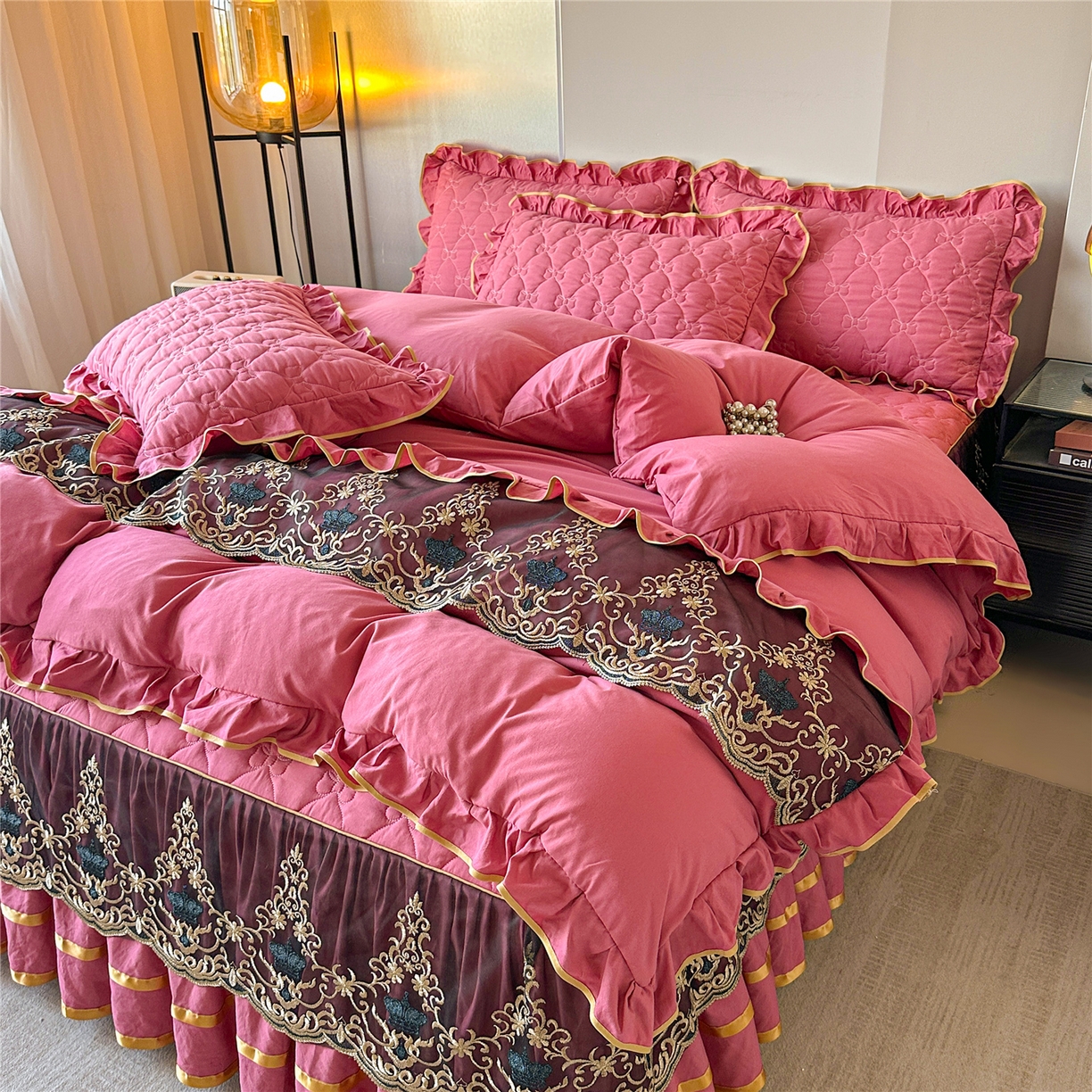 91家纺网 家纺一手货源 找家纺 屹成家纺 2025新款水洗棉单床裙 床裙单件-倾城 倾城-豆沙