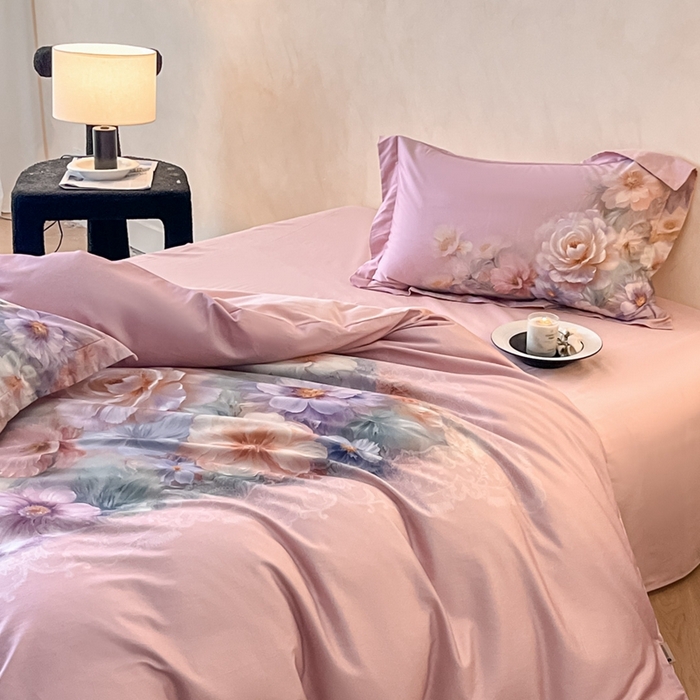 91家纺网 家纺一手货源 找家纺 禾时 2025新款全棉纯棉大版磨毛数码印花四件套(32x21磨毛） 淡雅幽香（粉）