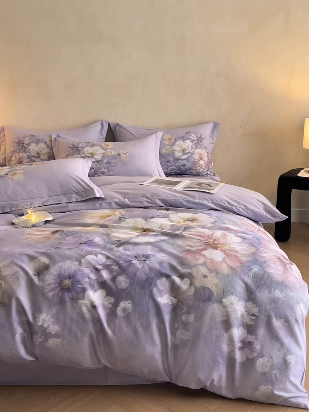 91家纺网 家纺一手货源 找家纺 禾时 2025新款全棉纯棉大版磨毛数码印花四件套(32x21磨毛） 悦染花溪（紫）