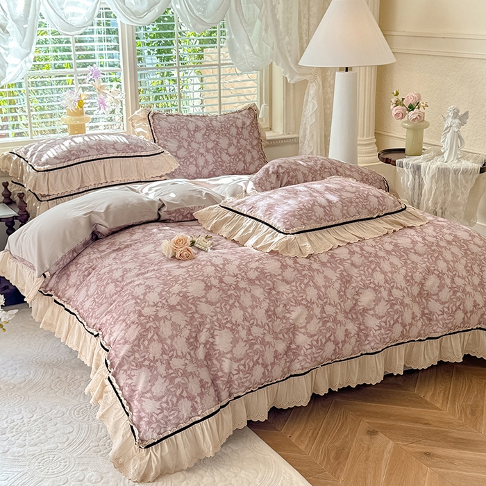 91家纺网 家纺一手货源 找家纺 巧玲珑 2025新款法式蕾丝印花60支进口长绒棉四件套 花浅语-豆沙