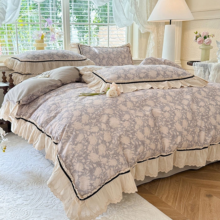 91家纺网 家纺一手货源 找家纺 巧玲珑 2025新款法式蕾丝印花60支进口长绒棉四件套 花浅语-灰