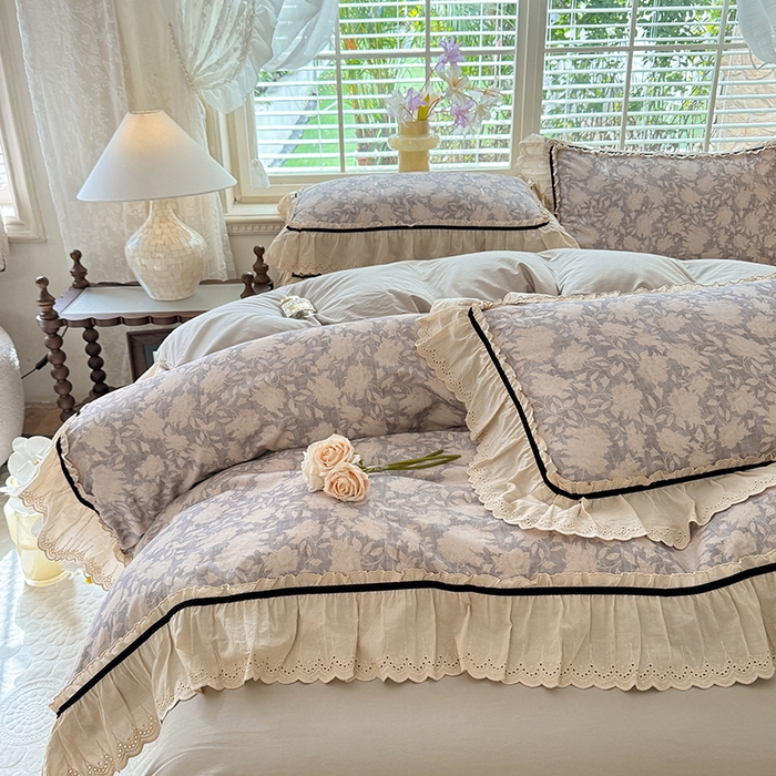 91家纺网 家纺一手货源 找家纺 巧玲珑 2025新款法式蕾丝印花60支进口长绒棉四件套 花浅语-灰