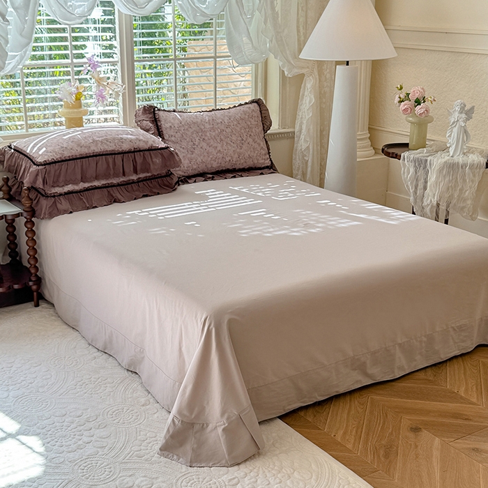 91家纺网 家纺一手货源 找家纺 巧玲珑 2025新款法式蕾丝印花60支进口长绒棉四件套 花溪-豆沙