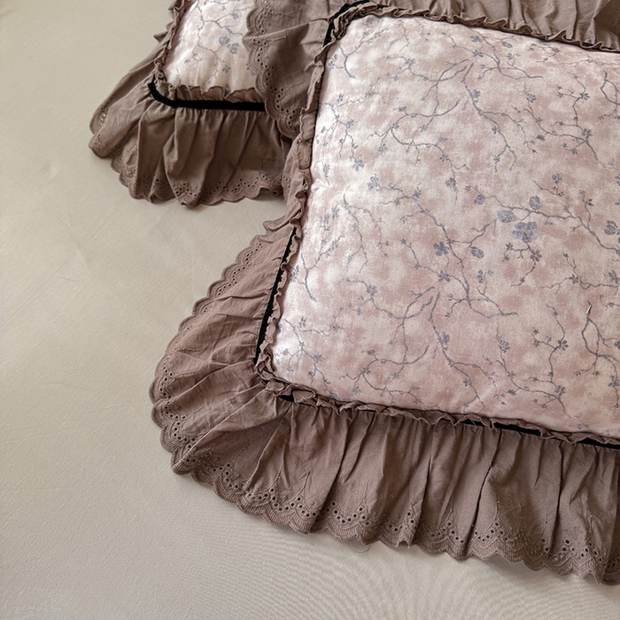 91家纺网 家纺一手货源 找家纺 巧玲珑 2025新款法式蕾丝印花60支进口长绒棉四件套 花溪-豆沙