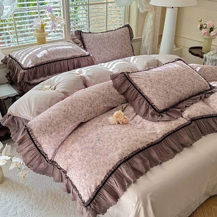 91家纺网 家纺一手货源 找家纺 巧玲珑 2025新款法式蕾丝印花60支进口长绒棉四件套 花溪-豆沙