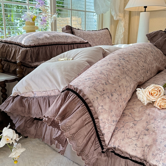 91家纺网 家纺一手货源 找家纺 巧玲珑 2025新款法式蕾丝印花60支进口长绒棉四件套 花溪-豆沙