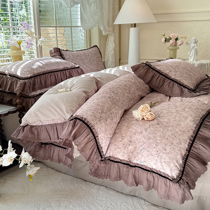 91家纺网 家纺一手货源 找家纺 巧玲珑 2025新款法式蕾丝印花60支进口长绒棉四件套 花溪-豆沙