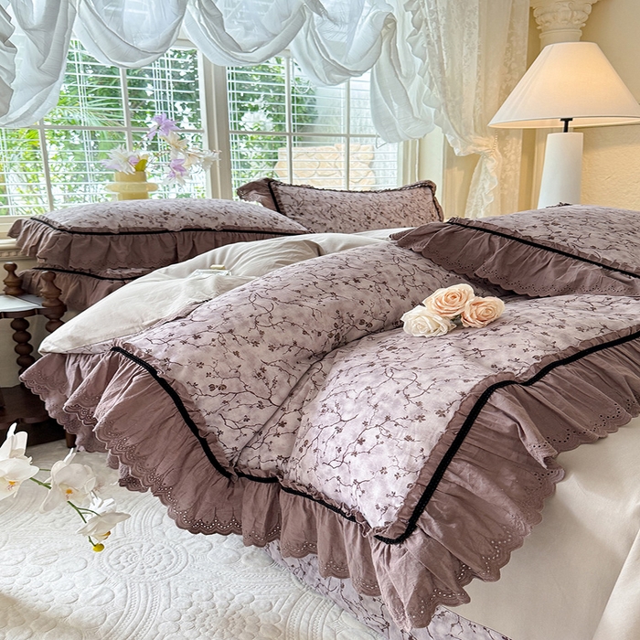 91家纺网 家纺一手货源 找家纺 巧玲珑 2025新款法式蕾丝印花60支进口长绒棉四件套 花溪-灰