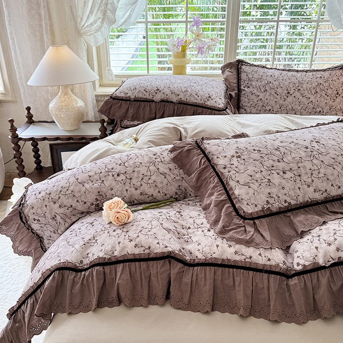 91家纺网 家纺一手货源 找家纺 巧玲珑 2025新款法式蕾丝印花60支进口长绒棉四件套 花溪-灰