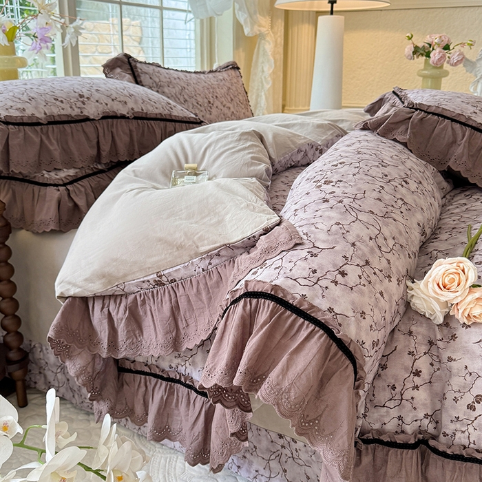 91家纺网 家纺一手货源 找家纺 巧玲珑 2025新款法式蕾丝印花60支进口长绒棉四件套 花溪-灰