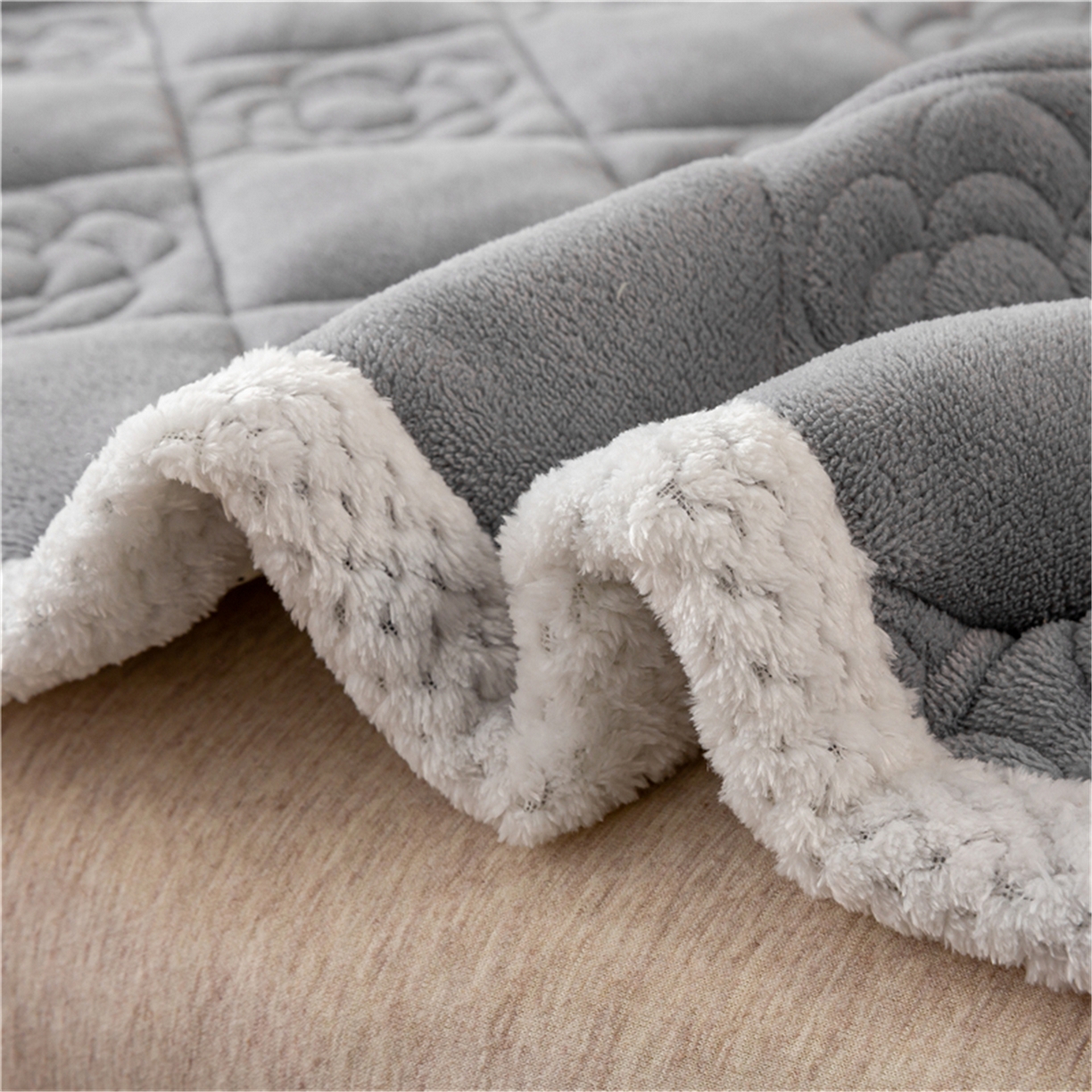 91家纺网 家纺一手货源 找家纺 （总）正邦家纺 2025新款学生宿舍上下铺牛奶绒刺绣玫瑰花夹棉床垫床护垫床褥子