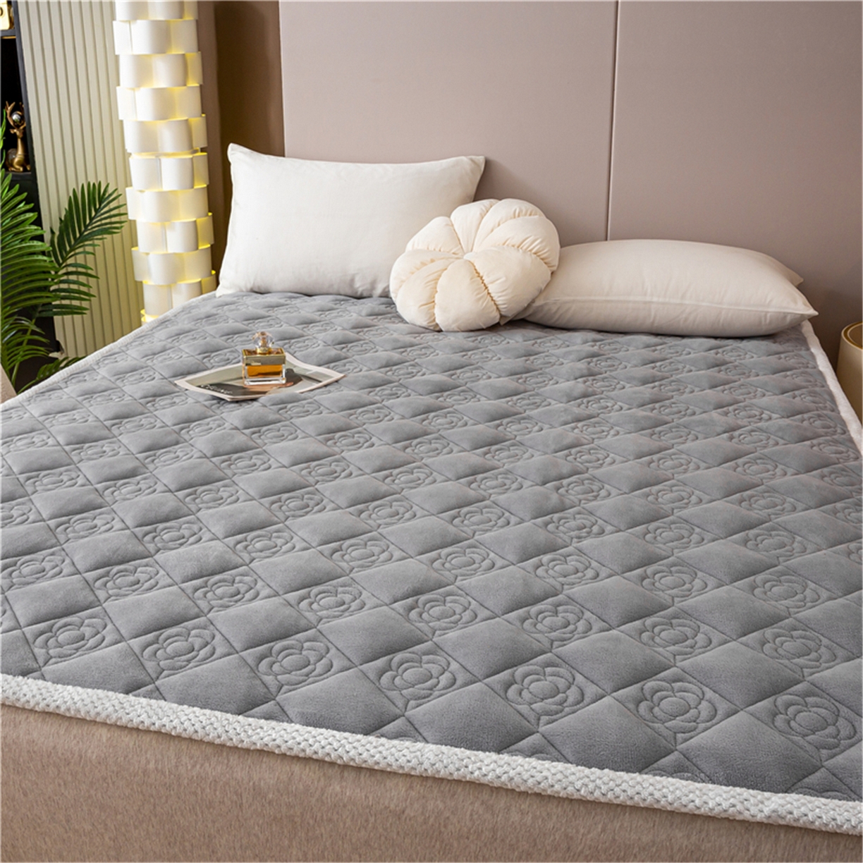 91家纺网 家纺一手货源 找家纺 正邦家纺 2025新款学生宿舍上下铺牛奶绒刺绣玫瑰花夹棉床垫床护垫床褥子 淡雅灰